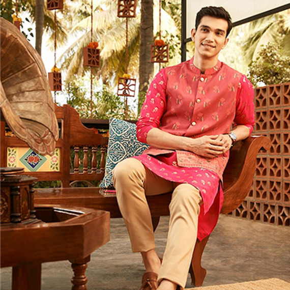 https://www.trendingfits.com/products/men-magenta-pink-golden-floral-printed-thread-work-floral-kurta-2