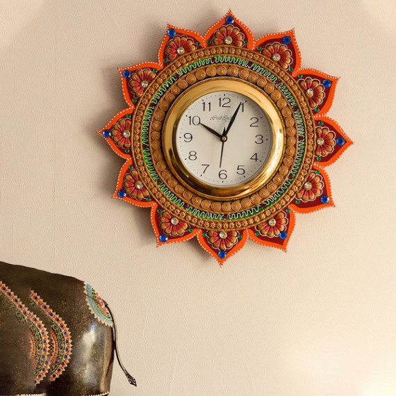 https://www.trendingfits.com/products/white-dial-wooden-3556-cm-handcrafted-analogue-wall-clock