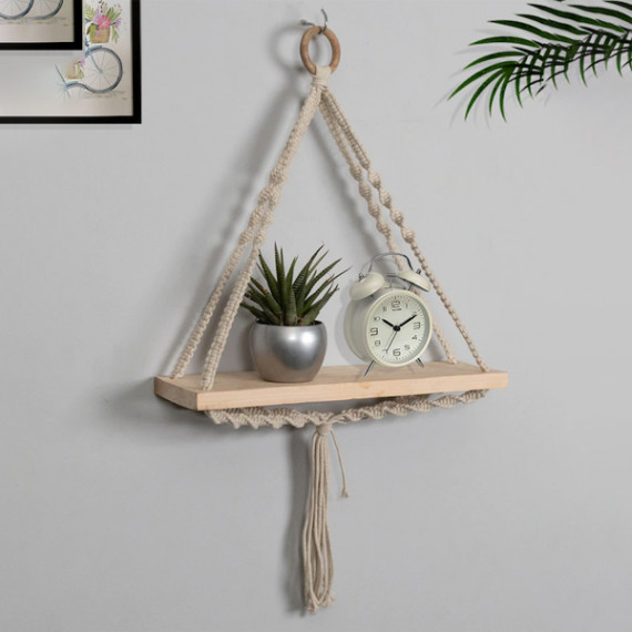 https://www.trendingfits.com/products/beige-triangle-macrame-wall-hanging-shelf