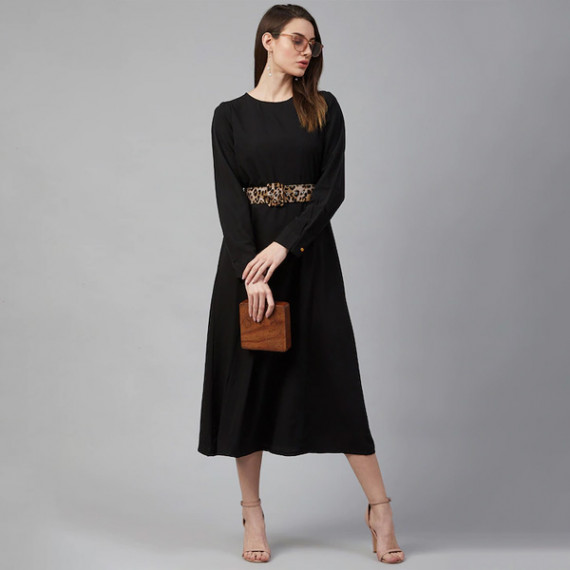 https://www.trendingfits.com/products/black-pleated-maxi-dress