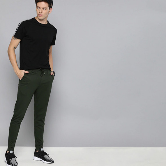 https://www.trendingfits.com/products/men-olive-green-straight-fit-solid-track-pants