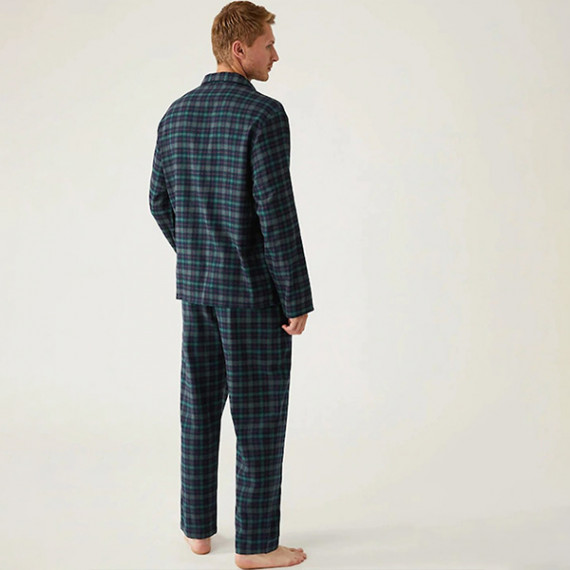 https://www.trendingfits.com/products/men-green-blue-checked-night-suit