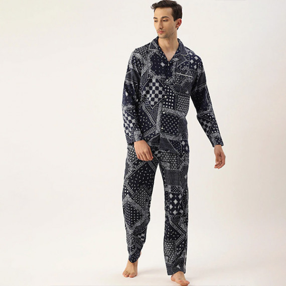 https://www.trendingfits.com/products/men-navy-blue-white-printed-night-suit-1