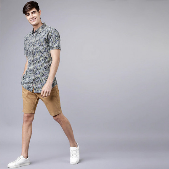 https://www.trendingfits.com/products/men-khaki-solid-slim-fit-regular-shorts