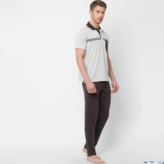 https://www.trendingfits.com/products/men-white-grey-striped-pure-cotton-night-suit
