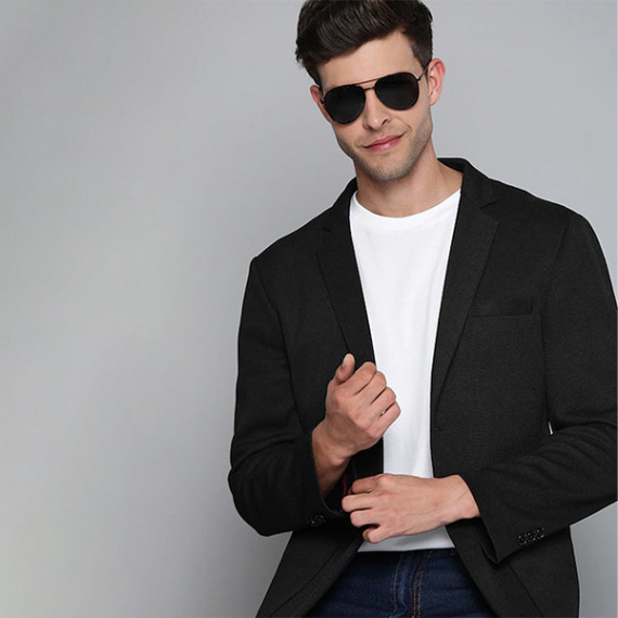 https://www.trendingfits.com/products/men-black-textured-regular-fit-single-breasted-blazer