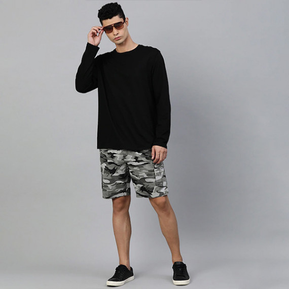 https://www.trendingfits.com/products/men-charcoal-grey-camouflage-printed-pure-cotton-cargo-shorts