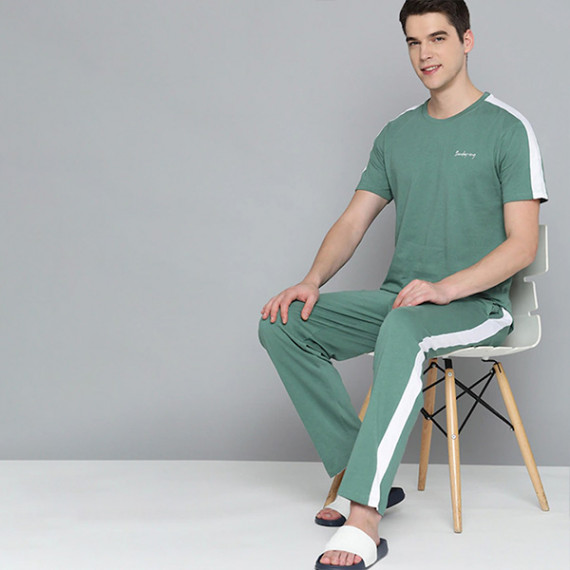 https://www.trendingfits.com/products/men-green-white-side-stripes-pure-cotton-pyjama-set