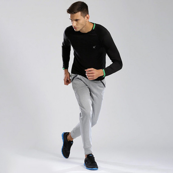 https://www.trendingfits.com/products/men-black-raglan-sleeved-active-t-shirt